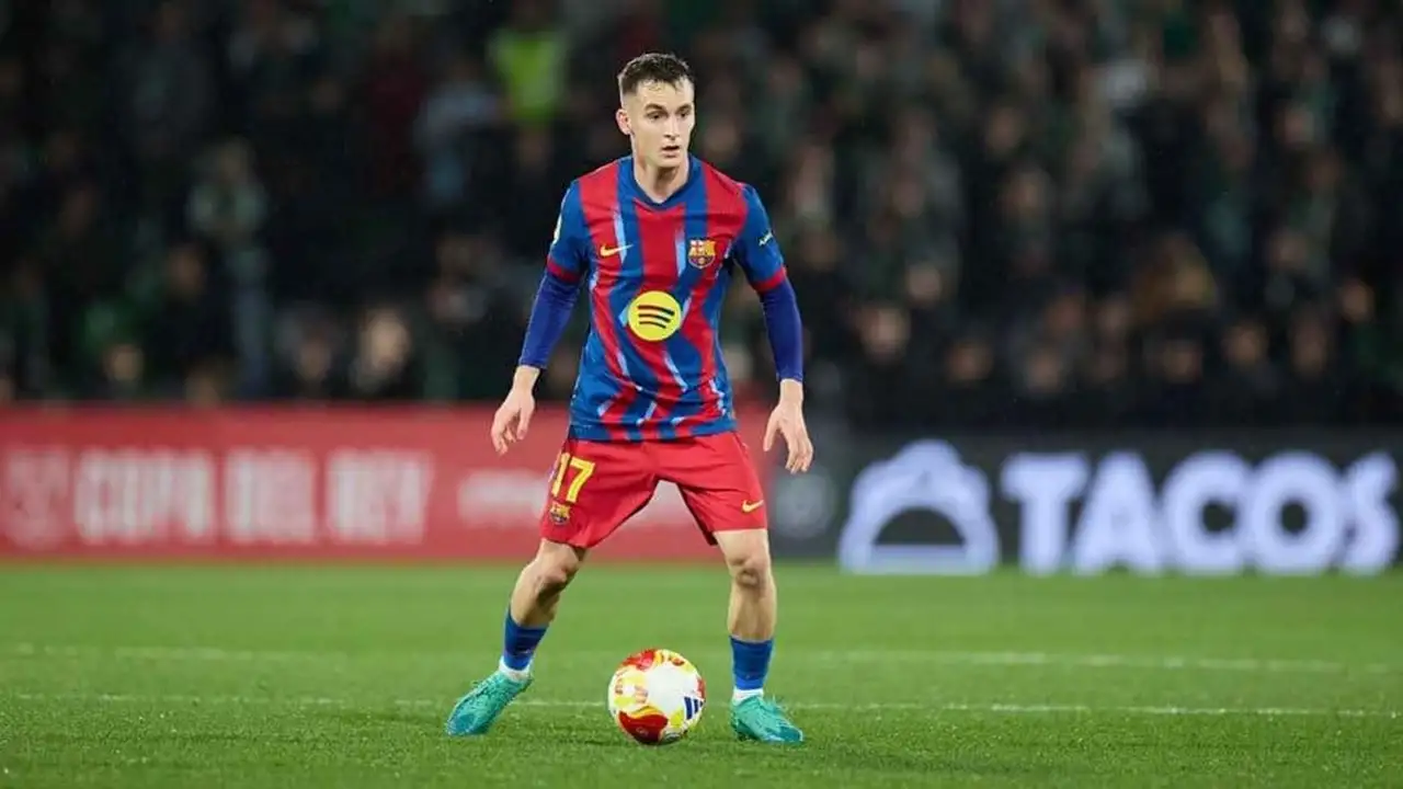 صفقة كاسادو.. مانشستر يونايتد يراقب نجم برشلونة بعد الإعلان عن ضم لاعب مصري